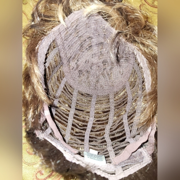 Short Layered Cut Wig - A3435 - Picture 6 of 6